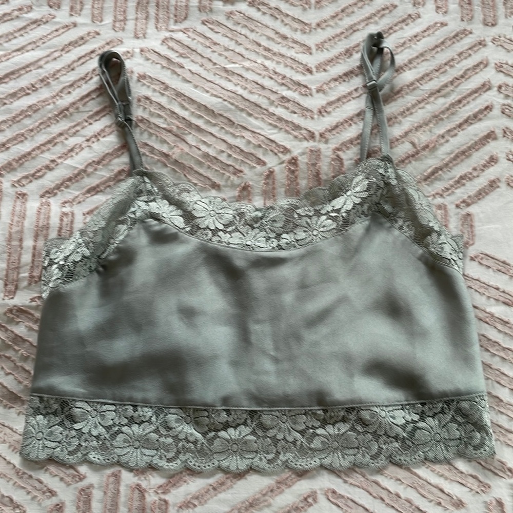 Brandy Melville gray crop top with lace detailing